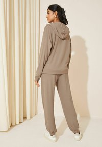 Friends Like These SUPERSOFT COSY CUFFED HEM JOGGER - REGULAR FIT - Tepláky - mushroom brown