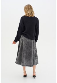 My Essential Wardrobe Stickad tröja - dark blue