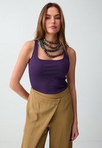 Non sélectionné, purple