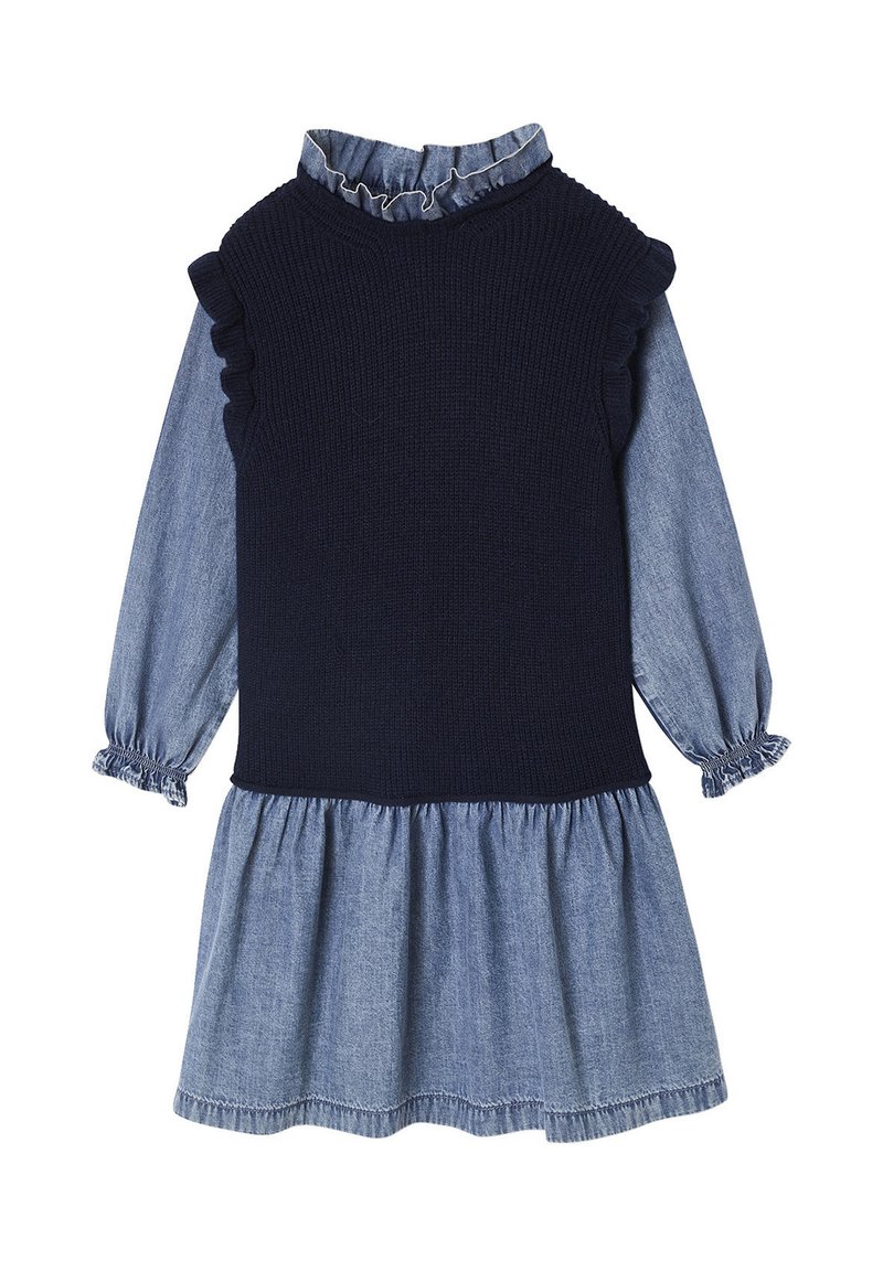Blaue Jeanskleid mit langen Ärmeln, gestuftem Kragen und Manschetten, unter einem ärmellosen marinefarbenen Strickweste mit Rüschendetails an den Schultern.