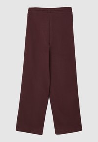 Pantaloni a gamba larga bordeaux con elastico in vita, realizzati in un tessuto morbido ed elastico, con una superficie liscia e senza hardware visibile.