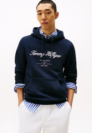 Tommy Hilfiger SCRIPT LOGO HOODY - Kapuzenpullover - desert sky