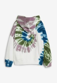 Mikina s kapucňou s dizajnom v technike tie-dye v purpurovej, zelenej a modrej farbe na bielom pozadí. Má dlhé rukávy a kapucňu so šnúrkou.