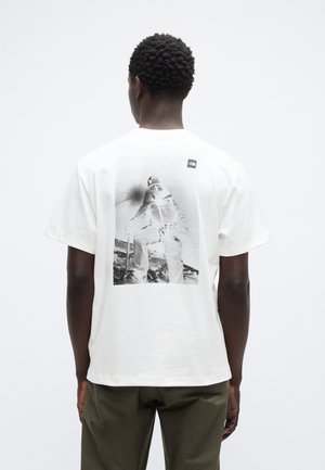 EXPEDITION PHOTO RELAXED SHORT SLEEVE TEE GRAPHIC - Μπλουζάκι με στάμπα - white