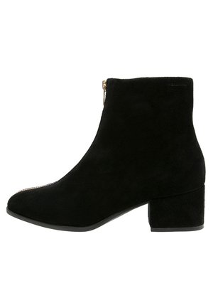 Stiefelette - black