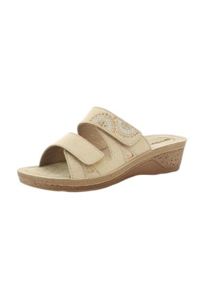 Sandalo beige con zeppa aperto sulla punta, due cinturini regolabili, borchie decorative e suola testurizzata per uso casual.
