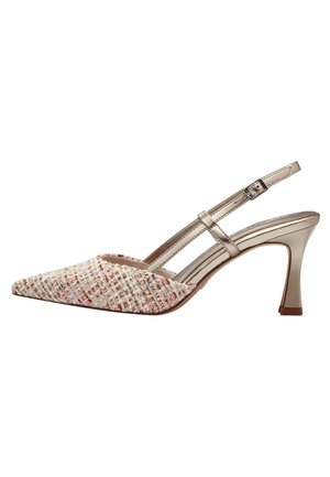 Gespschoende slingback hak met spits toelopende neus in gebroken wit tweed met multicolor draden; metalen smalle band en 7,5 cm hoge naaldhak. Soepele textuur.