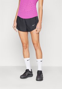 Nike Performance - TEMPO SHORT - Sports shorts - black/reflective silver Miniatyrbilde 1