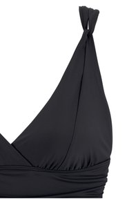 Schwarzes Bikini-Oberteil aus weichem, elastischem Material, mit dreieckigen Cups, gebundenem Halterneck und gerafften Details am Saum.