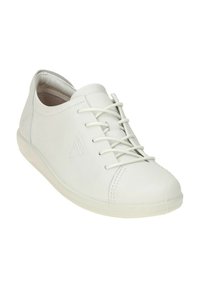 Sneaker in pelle bianca con una texture liscia, punta rotonda e sei fori per i lacci, caratterizzato da un logo triangolare sul lato.