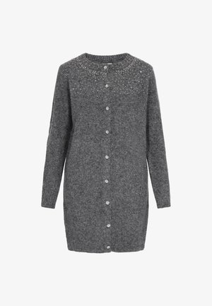 Šedý pletený cardigan s kulatým výstřihem, dlouhými rukávy a ozdobnými knoflíky, se strukturovaným vzorem poblíž ramen.