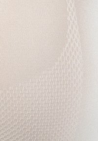 Beige compressieleggingen met een gladde textuur en een subtiel honingraatpatroon, en een naadloos ontwerp voor extra comfort.