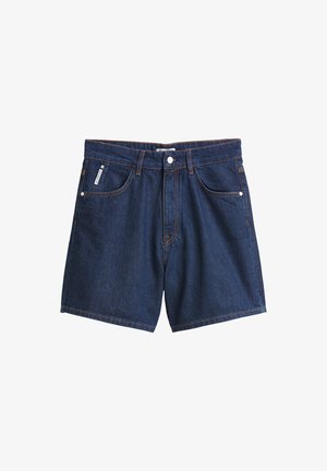 Shorts en denim bleu foncé avec une coupe droite. Comprend cinq poches, des passants de ceinture, un bouton devant et des accents de couture orange.