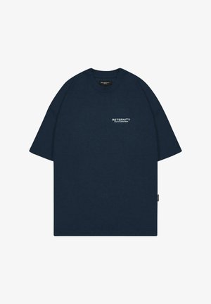 Sötétkék, rövid ujjú pamut póló, ami környakú, és a mellrészen egy kis fehér "RETERNITY" logó található.
