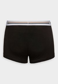 Čierne boxerky s bielym pásom so hnedými a čiernymi pruhmi, vyrobené z hladkej látky s priliehavým strihom.