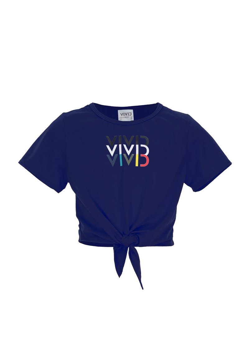 T-shirt croppato blu navy realizzato in tessuto morbido, con una grafica frontale che presenta la parola "VIVID" in vari colori, annodato all'orlo.