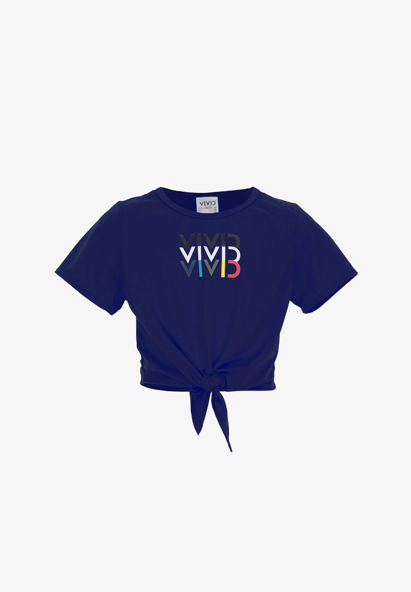 Granatowa krótka koszulka z miękkiego materiału, z grafiką z przodu z napisem "VIVID" w różnych kolorach, związaną u dołu.