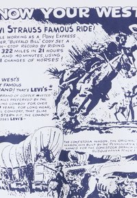 Γραφικό τύπωμα σε λευκό ύφασμα με μπλε κείμενο και εικο νογραφήσεις ενός καουμπόη πάνω σε άλογο, ενός κάρου και ιστορικές αναφορές στη Δύση.