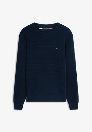 Mørkeblå ribstrikket sweater med rund hals, lange ærmer og lille rød, hvid og blå Tommy Hilfiger-logo på brystet.