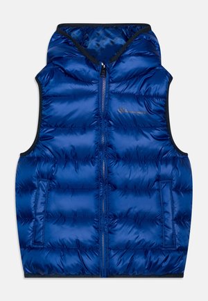 Modrá péřová vesta s kapucí, vyrobená z lesklého materiálu, s předním zipem, dvěma bočními kapsami a černým okrajem podél okrajů.