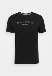 Camiseta de algodón negra con cuello redondo, mangas cortas y texto gráfico frontal: "Marc O'Polo (Re-Nature)" en colores contrastantes.