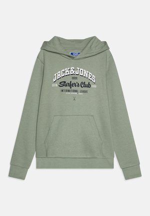 Felpa verde in cotone con tasca a marsupio, cappuccio con cordino e testo stampato bianco che presenta il logo "Jack & Jones Surfer's Club".