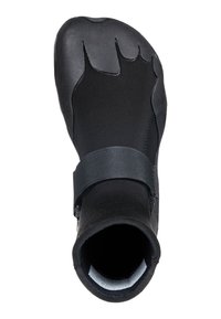 Chaussure aquatique en néoprène noire avec une semelle texturée et flexible, un bout rond et une sangle ajustable pour un maintien sécurisé.