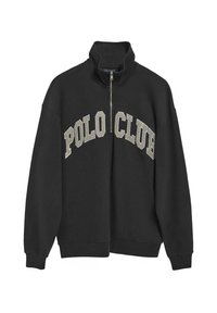 Svart sweatshirt med hög krage och halv dragkedja. Har "POLO CLUB" i ljusgrå blockbokstäver på framsidan. Mjuk bomullsmaterial.