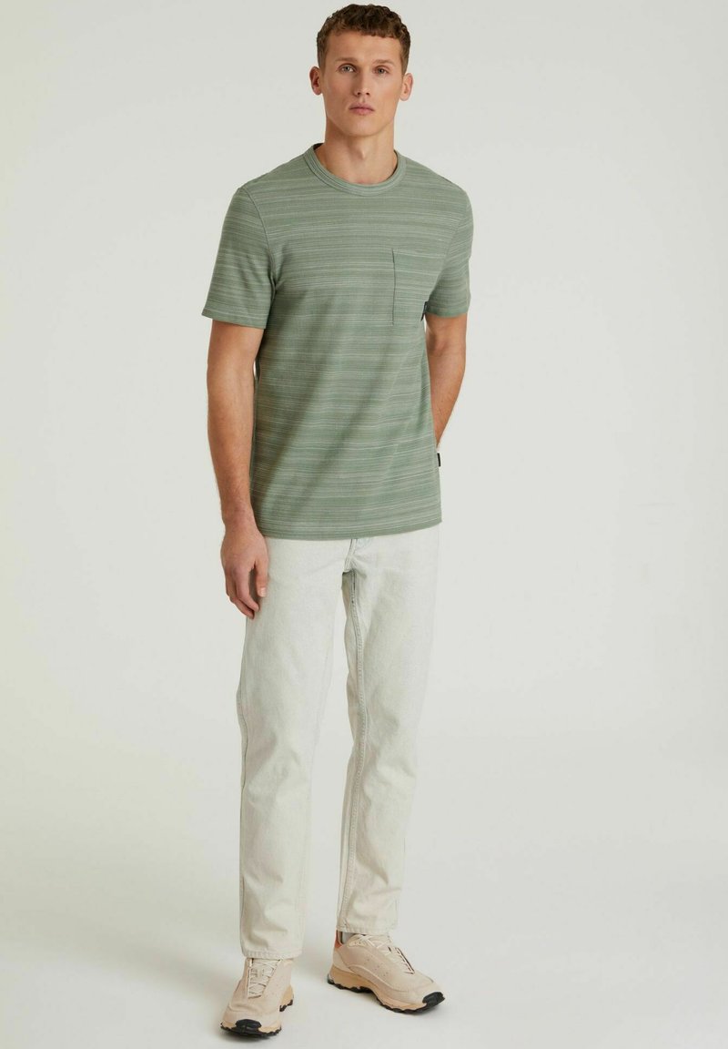 CHASIN’ T-shirt print groen