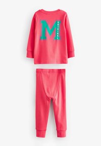 Set di pigiama in cotone rosa con maglietta a maniche lunghe che presenta una "M" blu e il testo "ORIGINAL", abbinato a pantaloni con vita elastica.