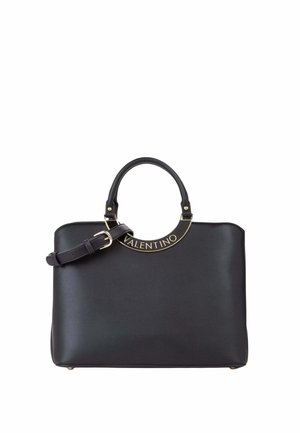 Sac à main en cuir noir Valentino avec poignée arrondie, bandoulière amovible et accent en métal doré portant le nom de la marque.