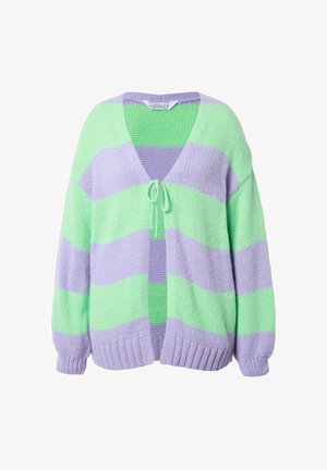 Gebreide cardigan met een diepe V-hals, gekenmerkt door afwisselende horizontale strepen in lichtgroen en lavendel. Bevat een striksluiting en geribbelde manchetten.