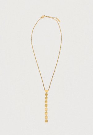 Collier doré avec un design de chaîne comportant des maillons rectangulaires et un pendentif vertical de carrés empilés, affichant une finition élégante.