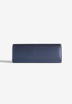 Rechteckige marineblaue Leder-Clutch mit sichtbaren Nähten an den Kanten, präsentiert vor einem schlichten weißen Hintergrund.