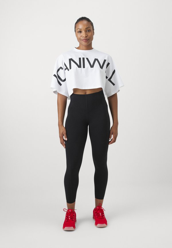 CONTRAST CROPPED LOGO - Print T-shirt3