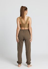 rethinkit studios IBINA - Jogginghose - bark