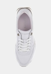 Guess CAMRIO - Tossud - weiß
