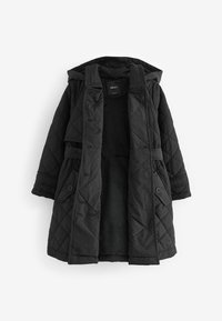 Manteau matelassé noir mi-longueur à capuche, fermeture par boutons et zip, poches à rabat et doublure intérieure douce, présenté ouvert sur fond blanc.