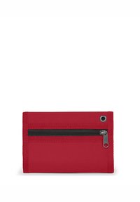 Portafoglio di tessuto rosso con zip nera a contrasto e dettagli in metallo. Forma compatta con cuciture in vista e chiusura a scatto.