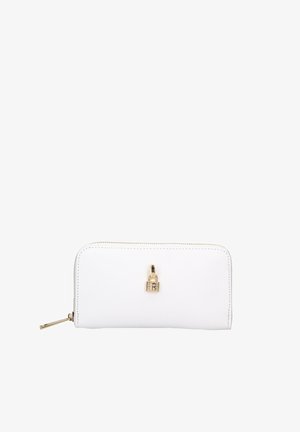 Portefeuille rectangulaire blanc avec fermeture éclair dorée et un petit cadenas doré en détail sur le devant.