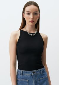 Unausgewählt, black