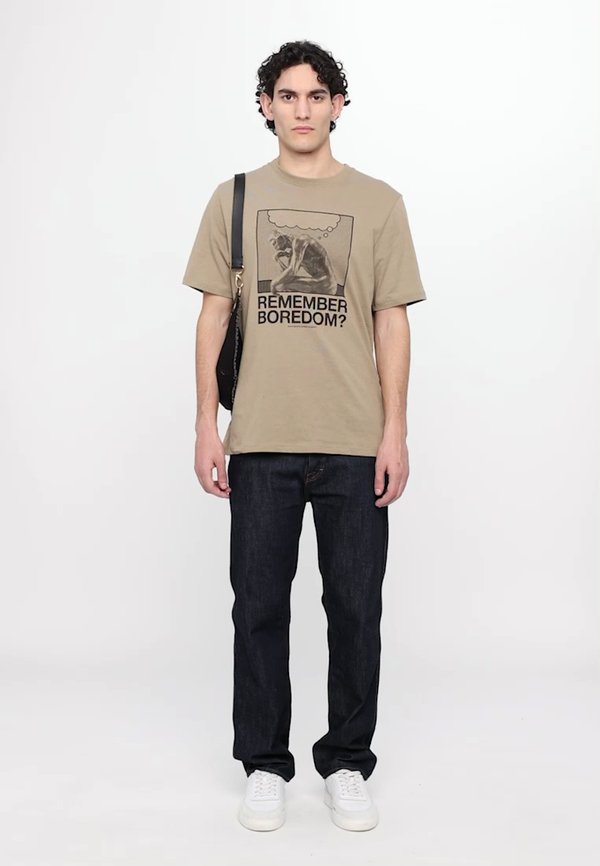 BOBBY PENSEUR - Print T-shirt - desert2