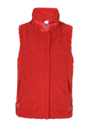 Crvena bezrukavna prsluk napravljen od teksturiranog, plišanog materijala. Ima visok ovratnik i dugmad za kopčanje sprijeda te bočne džepove.