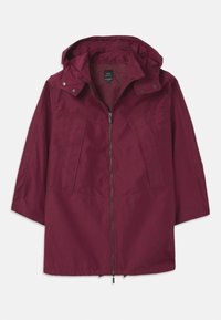 Veste légère bordeaux avec fermeture éclair, capuche et manches 3/4. Elle dispose de deux poches avant et présente une texture lisse et mate.