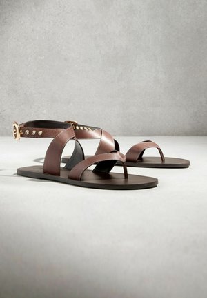 Next, REGULAR FIT - TOE THONG ANKLE STRAP SANDALS . - Sandalias de dedo - tan brown