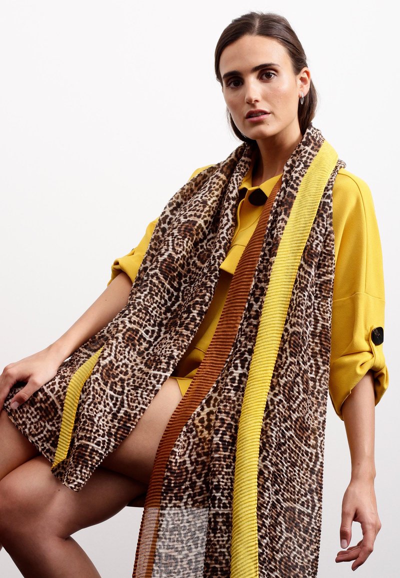 Damen Schals | Codello SOFTER PLISSEE-SCHAL MIT LEO-PRINT Schal braun - YJ39989 Damen Schals | Codello SOFTER PLISSEE-SCHAL MIT LEO-PRINT Schal braun - YJ39989