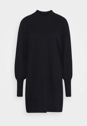 Robe-pull en maille noire avec un col montant, de longues manches bouffantes et un ourlet droit. Texture douce et coupe décontractée. Aucun motif ni accent visible.