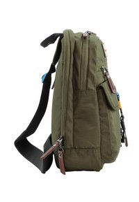 Borsa a tracolla verde oliva con molteplici scomparti con zip, materiale in tessuto, tracolla regolabile e dettagli in pelle marrone.