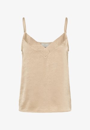 Beige satijnen cami-top met dunne bandjes, V-hals, lichte textuur en een iets gekreukeld oppervlak voor extra visuele interesse.