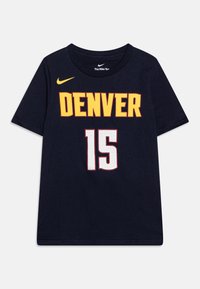 Nike Performance - NBA DENVER NUGGETS JOKIC NIKOLA BOYS NAME NUMBER TEE ICON - Potiskana majica - dark blue Miniaturna slika 1